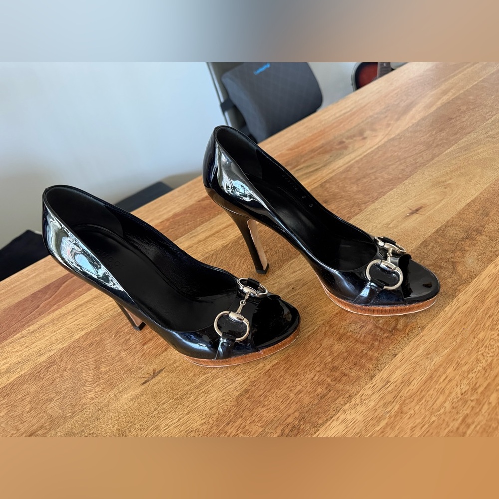 Gucci Horsebit Peep Toe Black Platform Patent Leather Pumps Heels Shoes Size 8 B